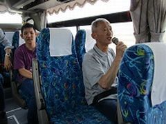 カラオケで大盛り上がり