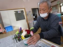 ここには黄色い花にしよう