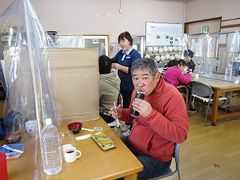 恵方巻をがぶり