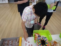 自分で考えながらお金を出します