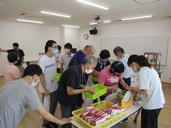 お菓子屋さん大盛況