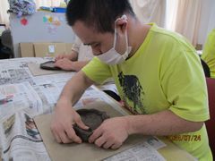 次に優しく折っていきます。