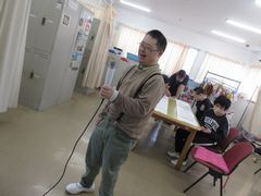 カラオケ熱唱中。