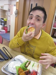 大きいお口でぱくり！！