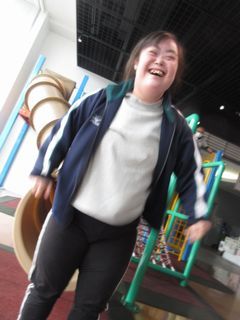 滑り台があったので一滑り。た～のし～♪