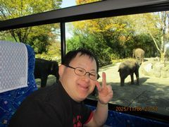 ゾウと一緒にパチリ。