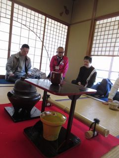 お茶室で気持ちも厳かに。