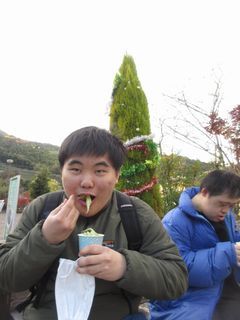 ちょっと寒い日に食べるソフトクリームも最高♪