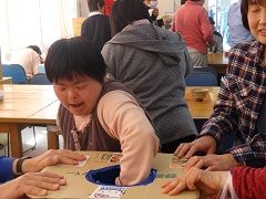 お菓子のつかみ取り