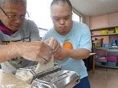 生地を麺状にしています